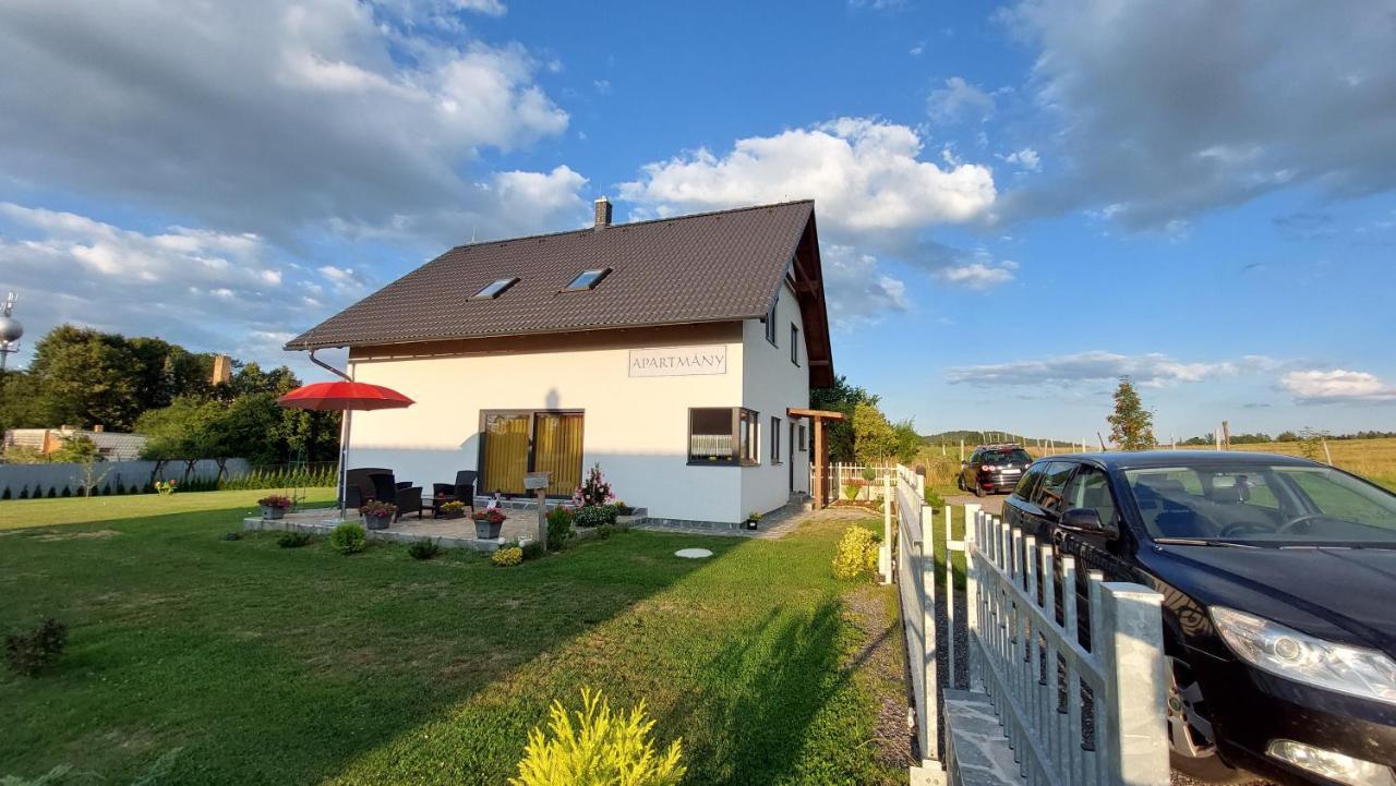 Apartmany Kohoutek A Slepicka V Novohradskych Horach Nové Hrady Exterior foto